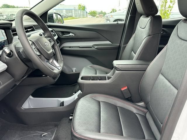 2027 Chevrolet Bolt RS - Photo 8