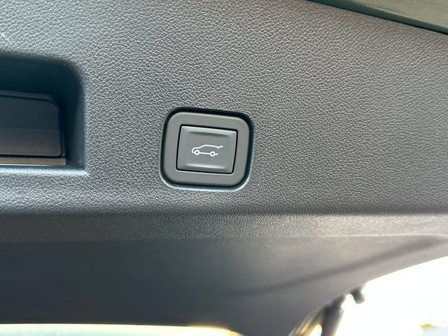 2027 Chevrolet Traverse LT - Photo 30