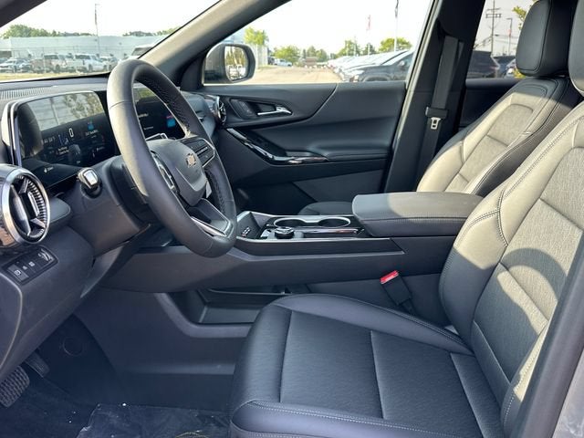 2027 Chevrolet Equinox LT - Photo 8