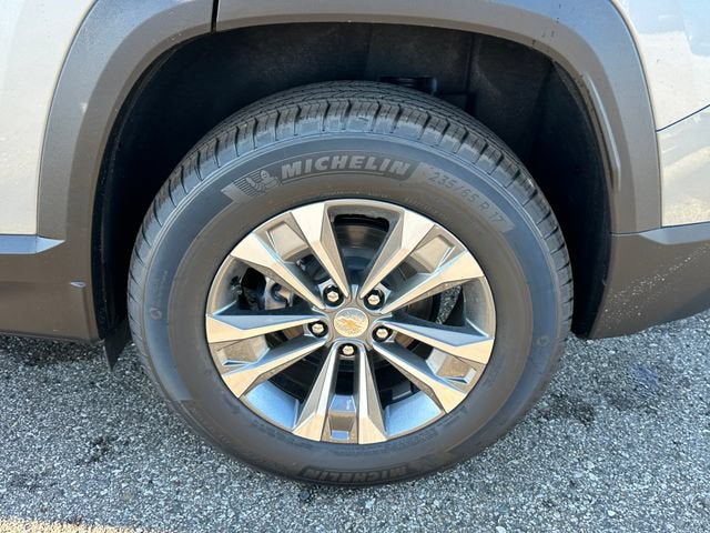 2027 Chevrolet Equinox LT - Photo 11