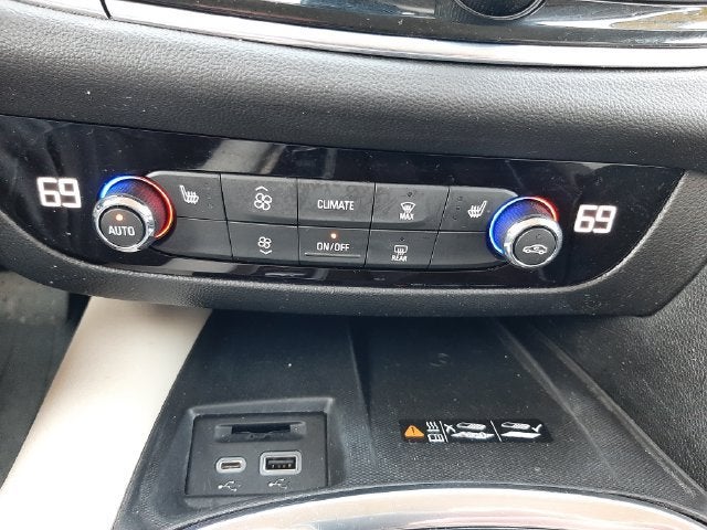 2024 Buick Enclave Essence