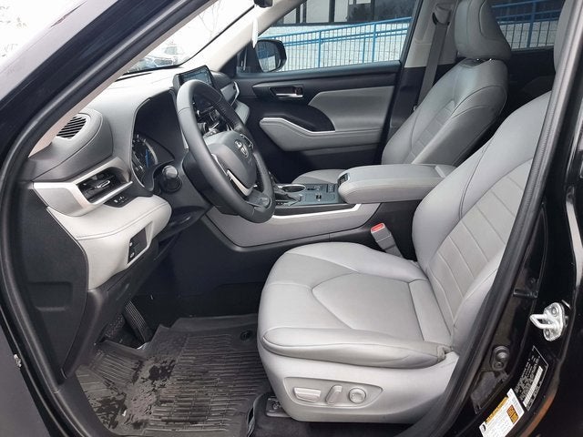 2022 Toyota Highlander Hybrid XLE