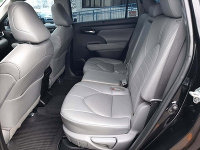 2022 Toyota Highlander Hybrid XLE