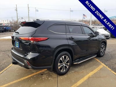 2022 Toyota Highlander Hybrid XLE