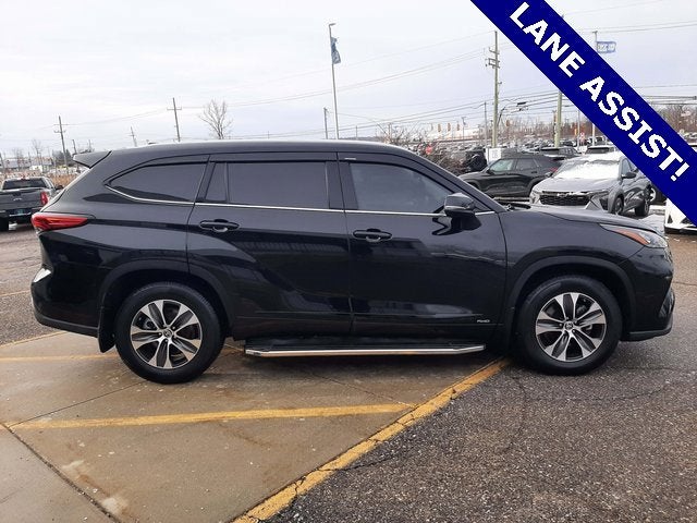 2022 Toyota Highlander Hybrid XLE